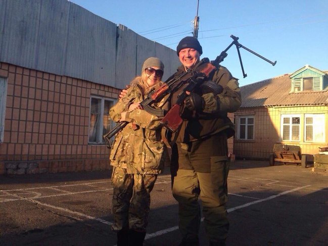 Відомий волонтер, водій-санітар 54 ОРБ Вікторія Шинкаренко: Перші три тепловізори ми передавали на Савур-Могилу. І після чергового штурму нам передзвонили і сказали, що хлопці з ним спали в обіймах, бо вони досі не бачили такого обладнання - це дуже надихало 08