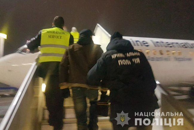Хмельницкие правоохранители выдворили из Украины смотрящего за зоной грузина по прозвищу Тимур 05