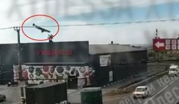 російський шахед падає на супермаркет
