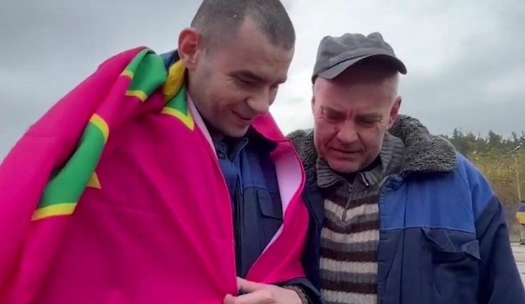 Батько й син, друзі дитинства з Маріуполя та рятувальник: історії тих, кого повернули з полону РФ. ВIДЕО