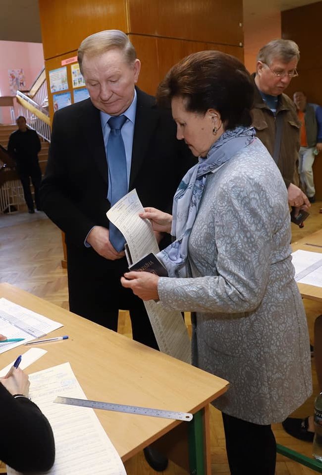 Україна потребує змін, - Кучма проголосував на виборах 01