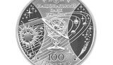 Нацбанк выпустил килограммовую серебряную монету с голубым топазом. ФОТОрепортаж.