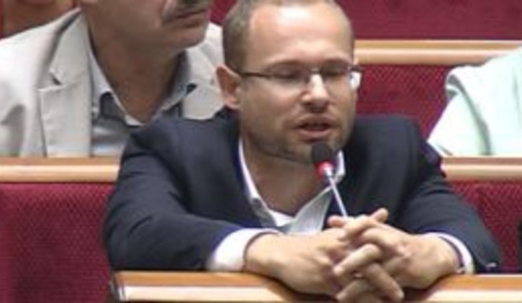 "Я прошу НАБУ отправить меня и весь комитет в тюрьму или на всю страну сообщить, что Лещенко - балабол", - Пинзеник и Лещенко обсуждают дело Онищенко. ВИДЕО