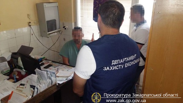 Врач-травматолог задержан в Мукачево при получении 400 долл. взятки, - прокуратура 01