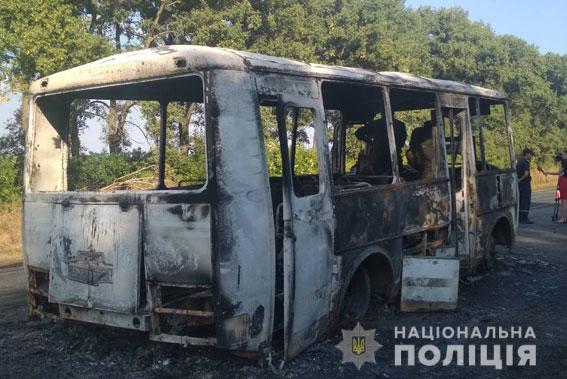 Автобус, перевозивший детей, загорелся на Сумщине, - Нацполиция 01