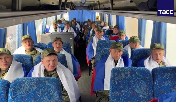 "Радість" звільнених полонених окупантів виявилася постановкою. ВIДЕО