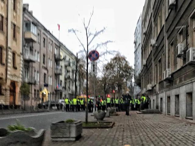 Правительственный квартал в центре Киева перекрыт: здание Рады окружено двойной цепью Нацгвардии и полиции, - Найем 03