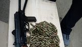 Оперативник полиции, возивший в автомобиле незарегистрированный автомат и патроны, задержан на Днепропетровщине. ФОТО
