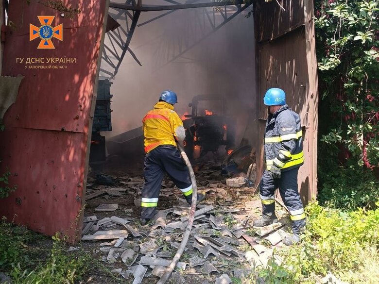 Occupiers attacked farm in Huliaipole, fire broke out 04