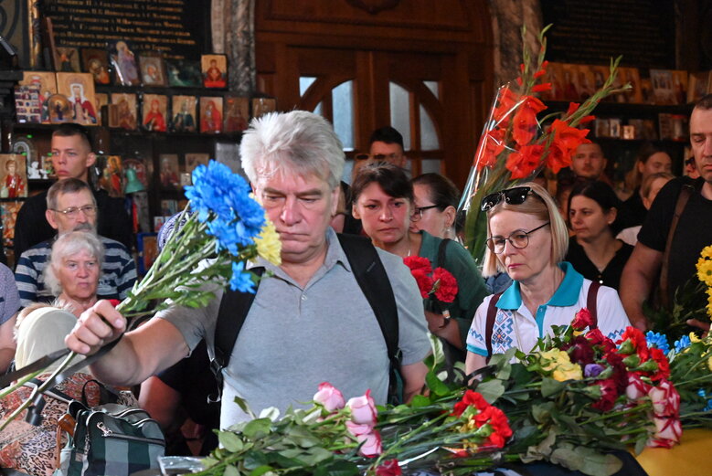 У Володимирському соборі попрощалися із загиблим у боях за Україну воїном Микитою Оптимістом Красновідом 29