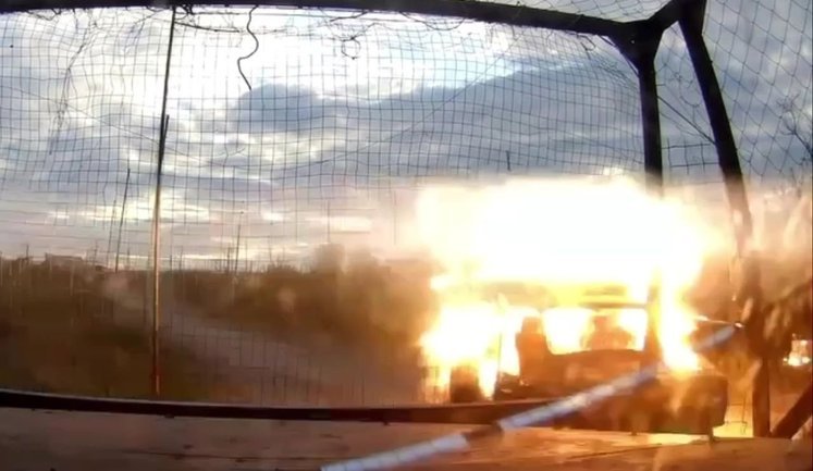 Відеореєстратор окупантів зафільмував влучання українського дрона в автівку з рашистами всередині. ВIДЕО