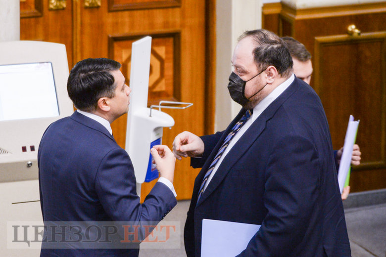 Календарі Ковальчука, суперечка Стефанчука і Разумкова, дискусія Вятровича і Бужанського, Вірастюк під ялинкою, - день роботи Ради 16 грудня 09
