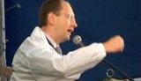 В Ужгороде Яценюка закидали яйцами и помидорами. Экс-спикер отреагировал просто: &amp;quot;я могу за Ваши яйца взяться! Я тебе голову откручу!&amp;quot;. ВИДЕО.