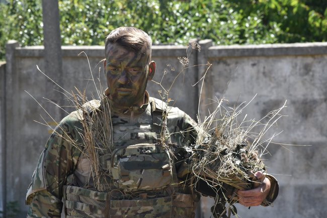 Британські інструктори тренують бійців 28 ОМБр 02