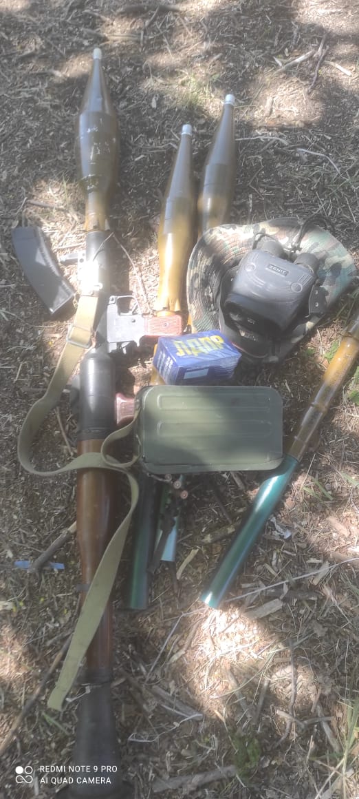 Бойовий медик Роман Марков: Більшість куль пройшли повз. Але сім я все ж схопив. Тримав гранату. Думав підірватися, щоб не потрапити в полон 06 Бойовий медик Роман Марков: Більшість куль пройшли повз. Але сім я все ж схопив. Тримав гранату. Думав підірватися, щоб не потрапити в полон 06