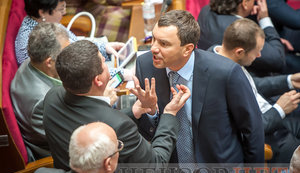 "Білі комірці" БПП і повідомлення Хомутинніку про переведення 15 млн грн: робочий день Ради 25 травня. ФОТОрепортаж