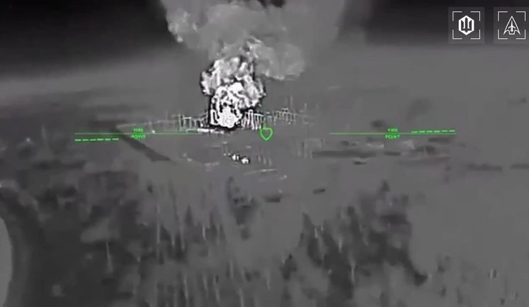 Момент ураження пілотами СБС електропідстанції Алчевського металургійного комбінату. ВIДЕО