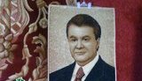 На житомирском рынке "Рада" появился коврик с портретом Януковича. Стартовая цена - 10 тысяч гривен. ФОТО.