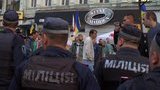 "Регионалы" под охраной "Беркута" заставляют Крещатик палатками