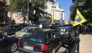 Owners of foreign-registered cars continue protesting in downtown Kyiv, block several streets in government quarter. PHOTOS