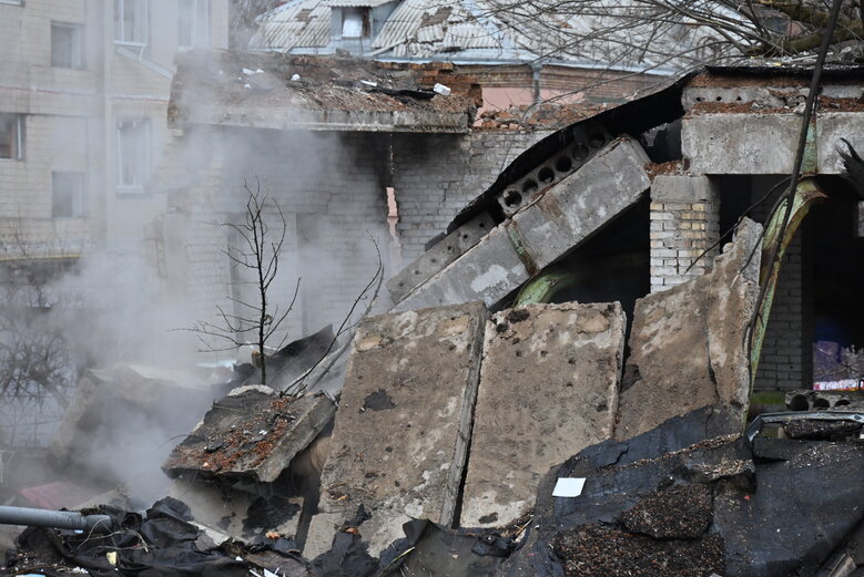 Consequences of Russian missile strike on house in Solomianskyi district of Kyiv 43