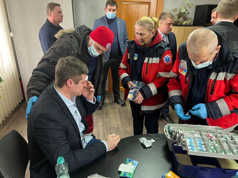 Під час сесії Рівненської міськради побили екснардепа Осуховського 05