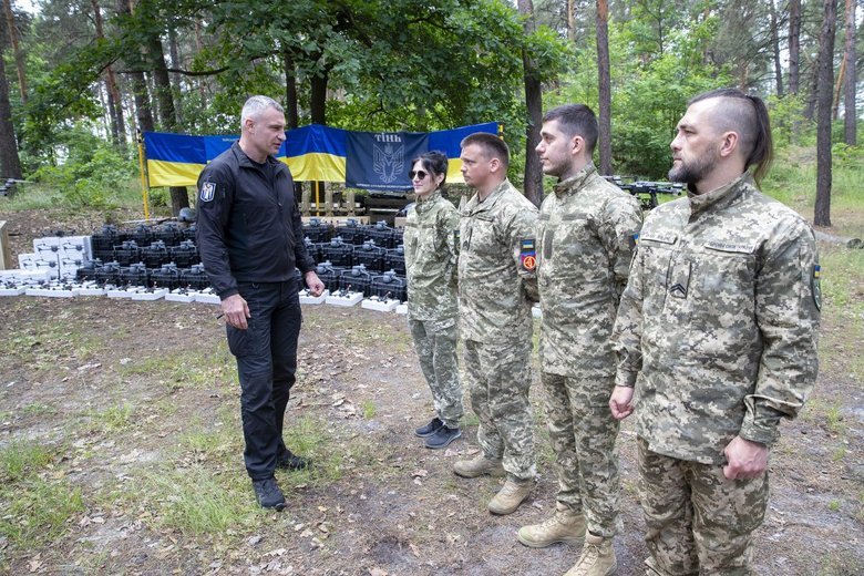 PV, Mavic и перехватчики: Киев передал новую партию дронов на фронт
