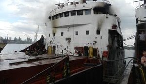 На суднобудівному заводі в Херсоні горіло судно, - ДСНС. ФОТО