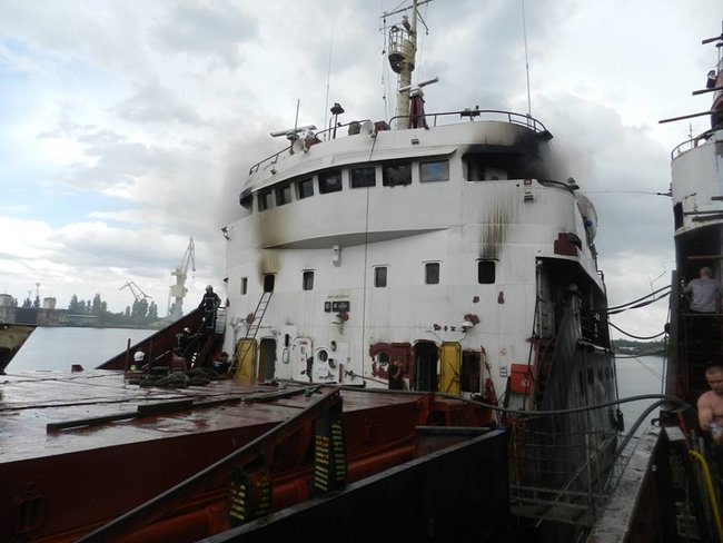 На суднобудівному заводі в Херсоні горіло судно, - ДСНС 01