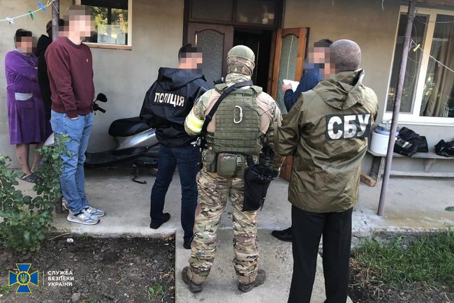 Блокирована масштабная схема незаконной легализации иностранцев в Украине для переправки в ЕС, - контрразведка СБУ 06 Блокирована масштабная схема незаконной легализации иностранцев в Украине для переправки в ЕС, - контрразведка СБУ 06