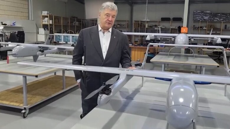 Порошенко повідомив про великий контракт на закупівлю для ЗСУ безпілотників оперативного рівня 01