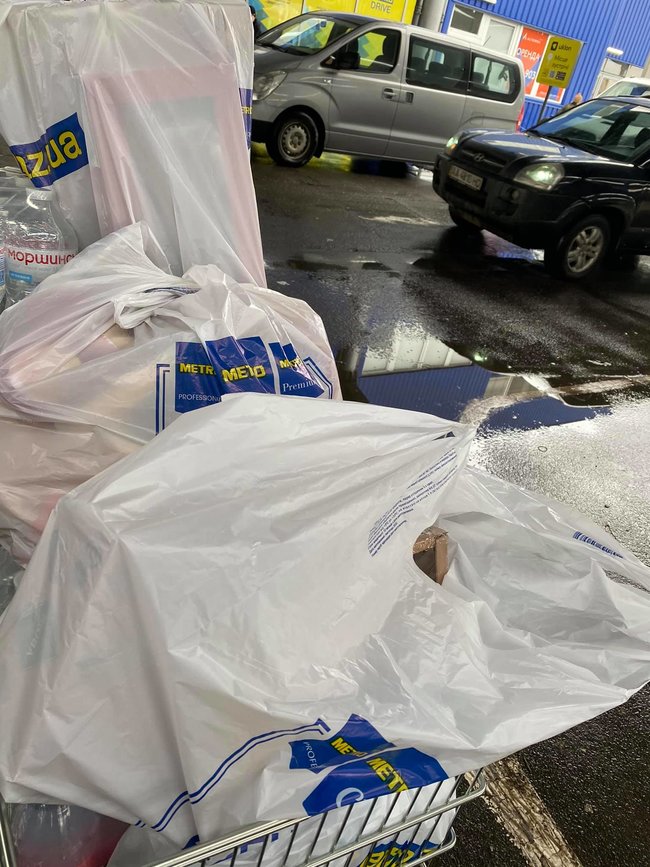 На фронті загострення, окупанти поливають вогнем. У госпіталь і на фронт потрібні продукти і ліки, - волонтерка Юсупова 08