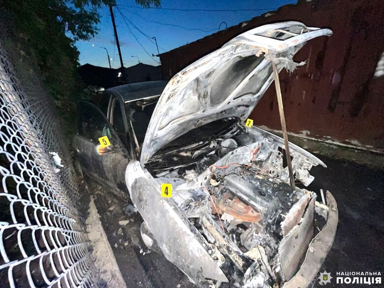 У Рівному спалили цивільне авто, яке видали за машину військових