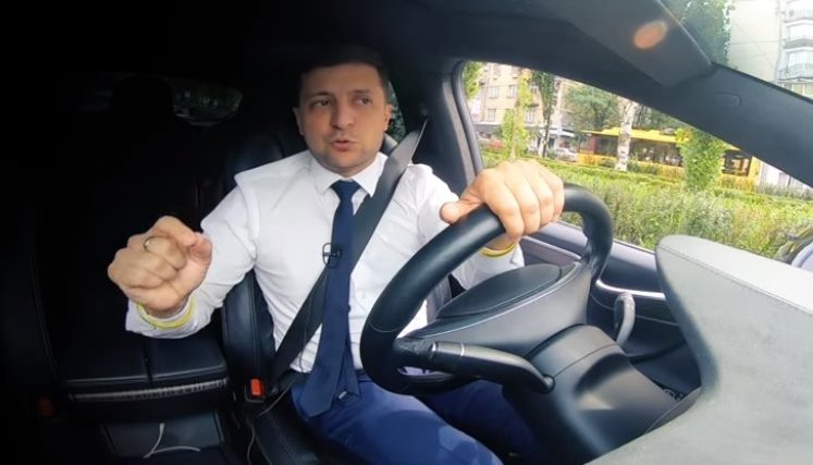 Зеленский подписал закон о зеленых номерах для электромобилей