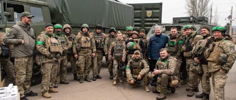 Порошенко: Омелян добровільно пішов на фронт, попри переслідування ДБР