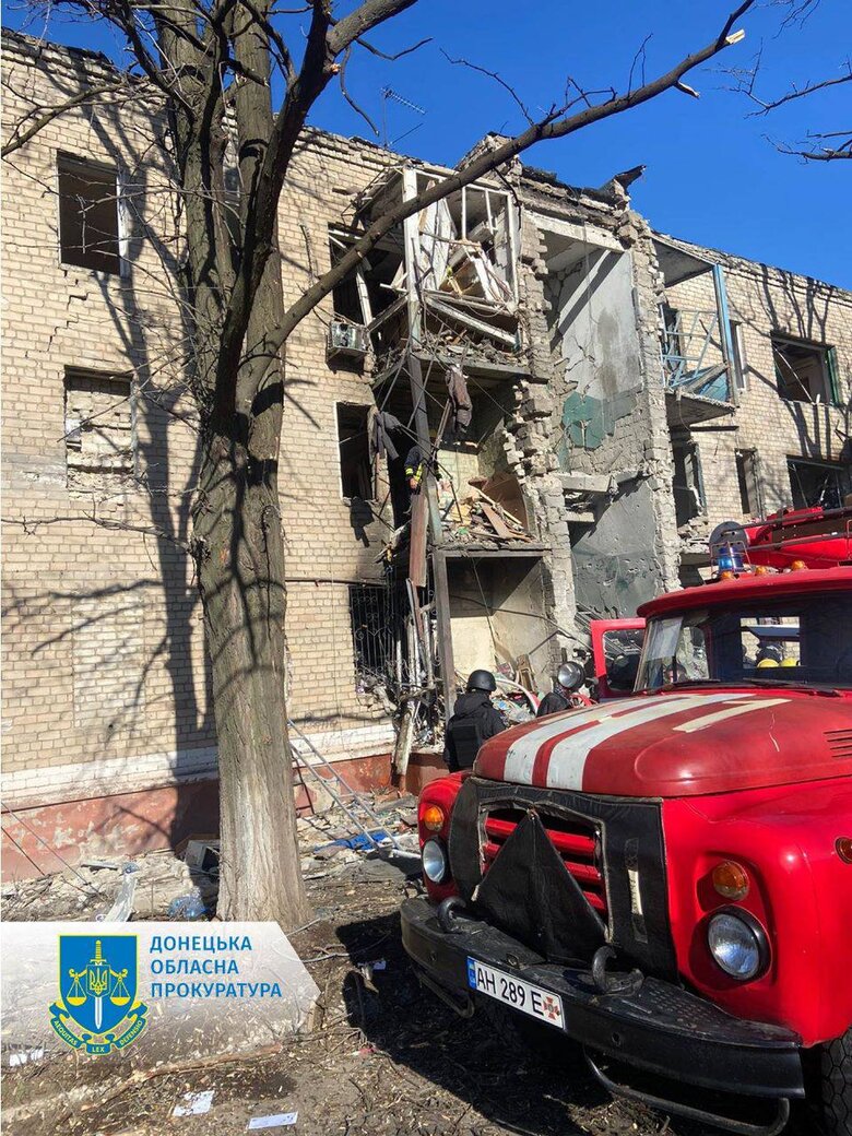 Росіяни вдарили по центру Краматорська, загинула 1 особа, 3 цивільних дістали поранення 11