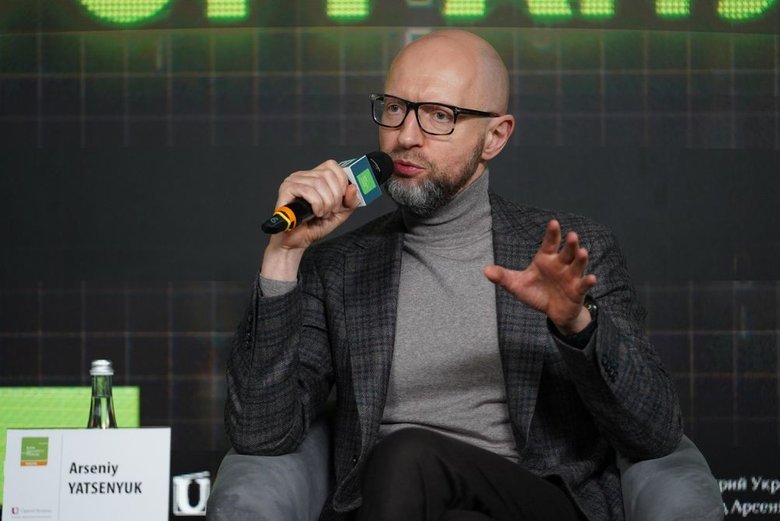 Експрем’єр, голова Київського Безпекового Форуму Арсеній Яценюк