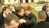 Янукович допустил к телу земляка из Енакиево. ВИДЕО.