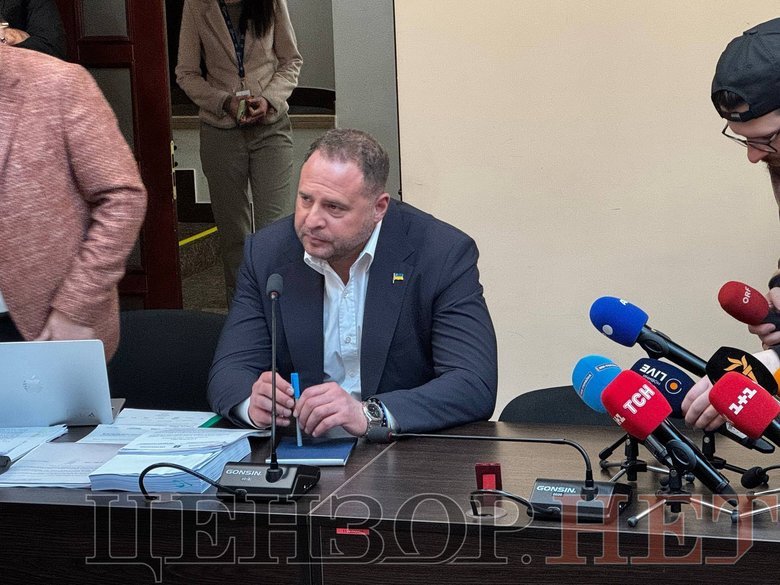 Суд продовжує обирати запобіжний захід Єрмаку