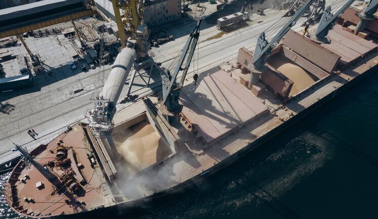 Українським морським коридором за півтора року роботи перевезено 100 млн тонн вантажів, - Зеленський
