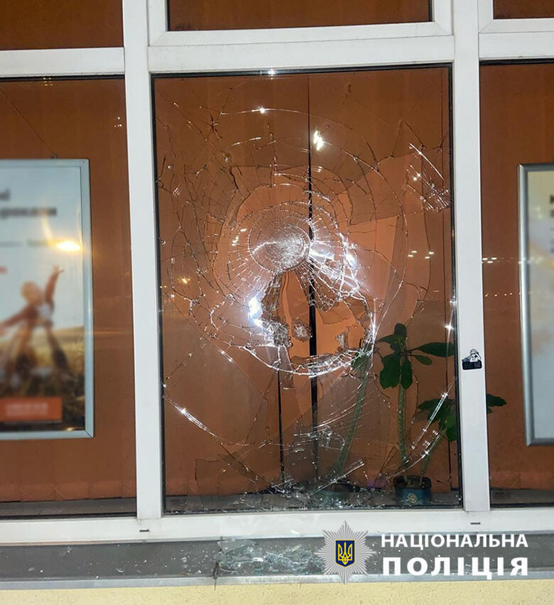 У Києві затримали молодика за спробу підпалити банк на замовлення РФ