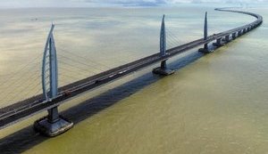 Самый длинный морской мост в мире официально откроют 24 октября
