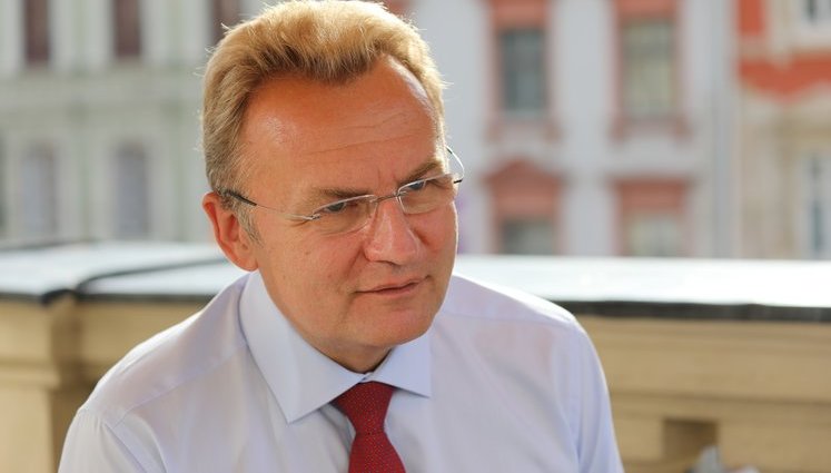 Андрій Садовий: "Порошенко? По-перше, я бажаю йому одужання. А по-друге, про людину, яка мала честь бути президентом України, я не можу говорити щось погане. Тільки добрі речі…"
