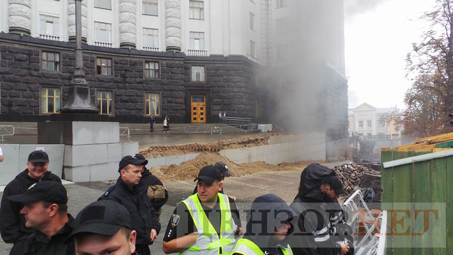 Правительственный квартал Киева заблокирован из-за акции протеста владельцев евроблях: Требуем доступного растаможивания 07
