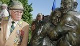 В Киеве открыли памятник "Вечной любви". ВИДЕО