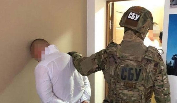 Экс-милиционер, представившись советником президента, вымогал 1,1 млн грн у предпринимателя в Виннице, - СБУ. ФОТОрепортаж