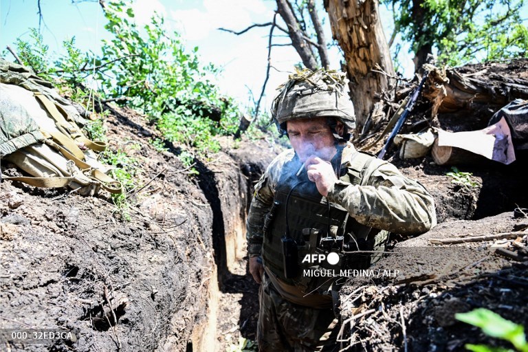 24 листопада від мінометного обстрілу російських окупантів на Бахмутському напрямку загинув капітан 93-ї ОМБр Валерій Глєбов 06