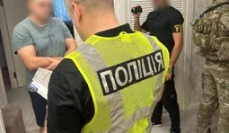 Поліція викрила посадовця лікарні, який допомагав ухилятися