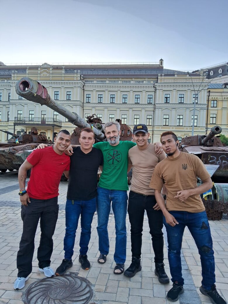 капелан,мішура