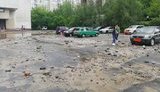 Біля Нацбібліотеки імені Вернадського в Києві прорвало трубу. Фонтан окропу пошкодив машини і залив перехід у метро. ВІДЕО+ФОТОрепортаж
